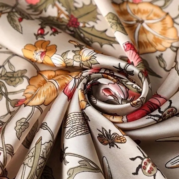 NEW Women's Secret Garden Floral Print Square Neck Scarf Beige and Brown - Picture 5 of 7